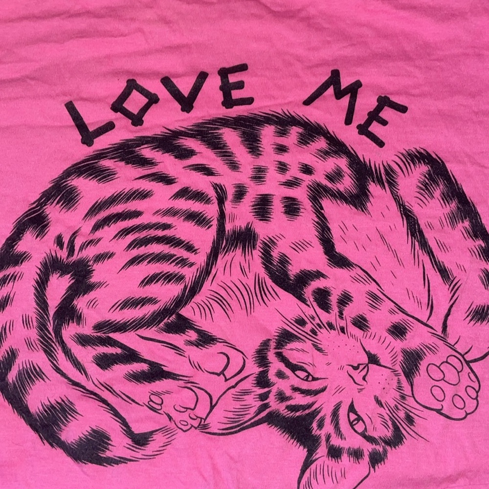 Cute “love me” cat crop top